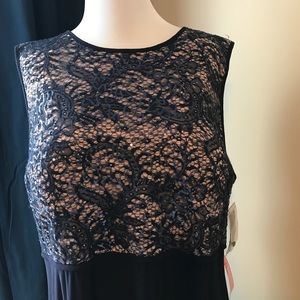 😍 NWT Navy & Nude Beautiful Long Dress/Gown 😍